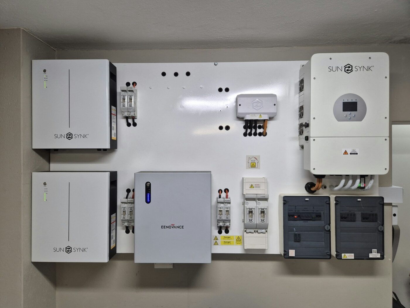 Instalação residencial de solar e baterias